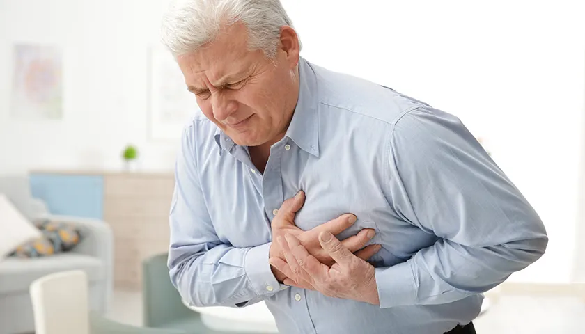 hombre_sufriendo_infarto.webp